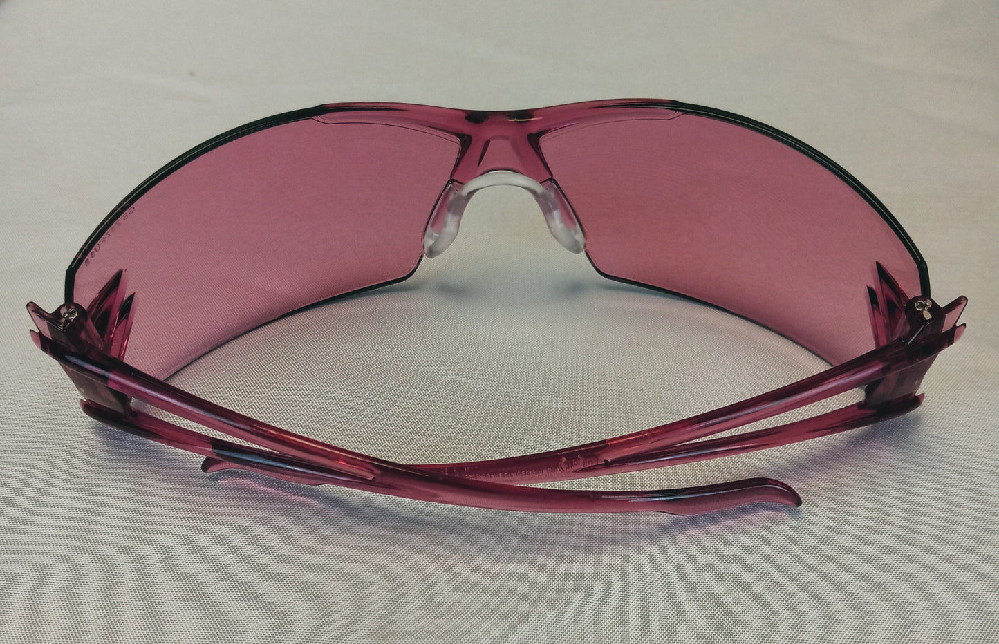 Lunettes de sécurité enveloppantes pour la protection UV